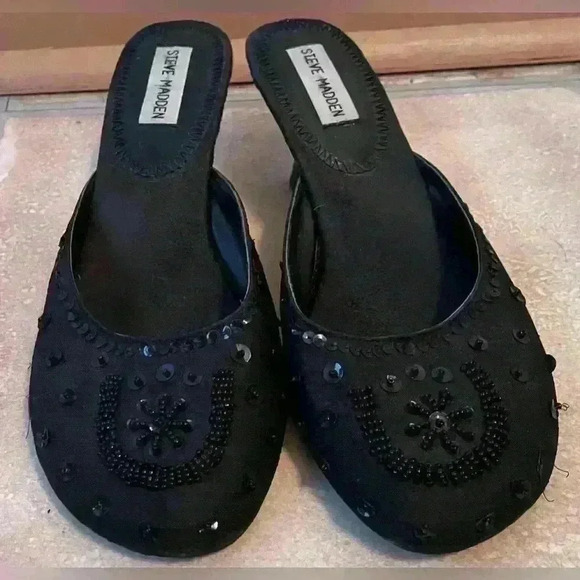 Vintage 90s Steve Madden black kitten heel mules with sequin, embroidery; size 8 - Picture 2 of 5